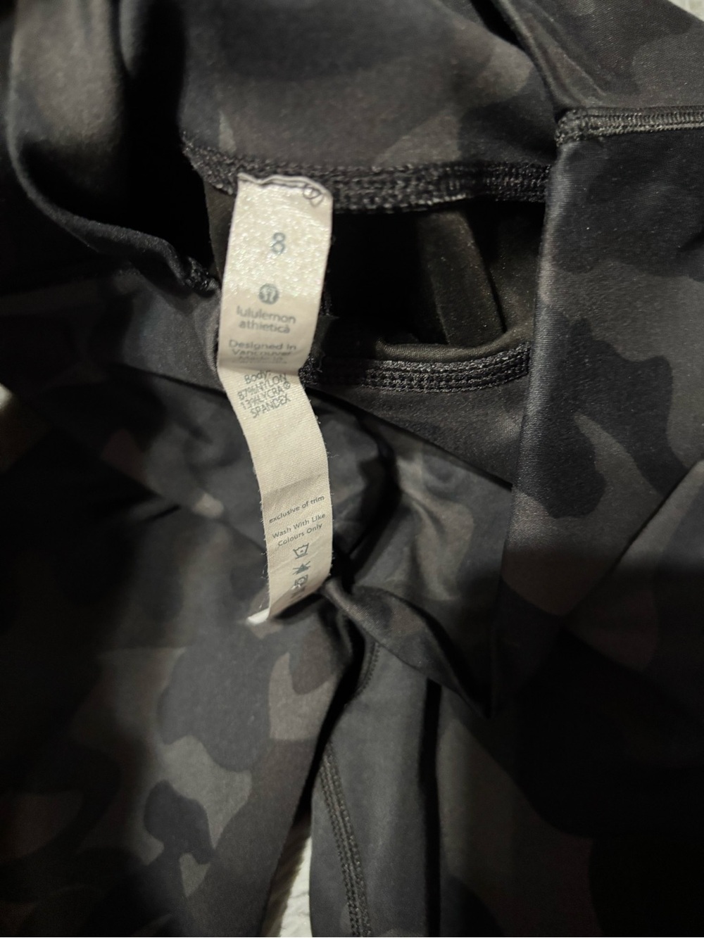 Lululemon Black & Dark Gray Camo High-Rise Leggings Size 8 - Picture 3 of 3